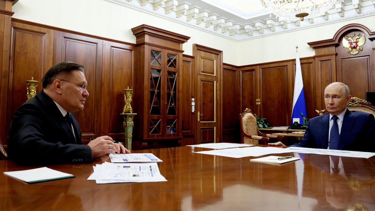 Rosatom CEO Alexei Likhachev at a meeting with President Vladimir Putin