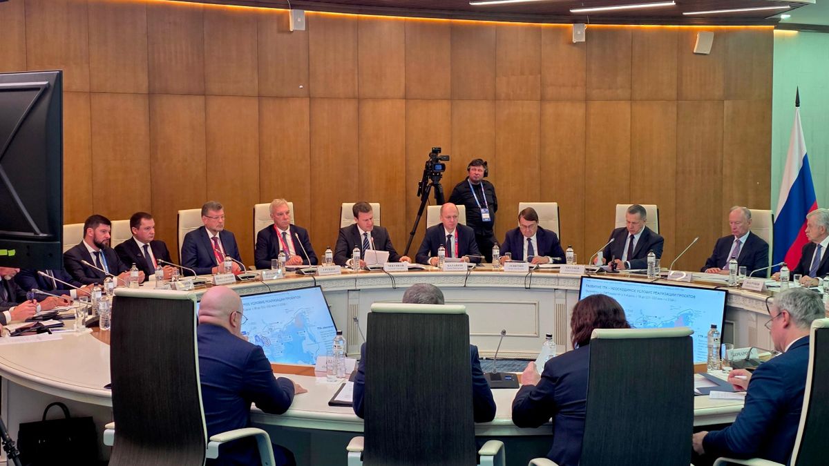 Meeting of the Council for Defending the National Interests of the Russian Federation in the Arctic and Developing National and International Maritime Transport Routes 