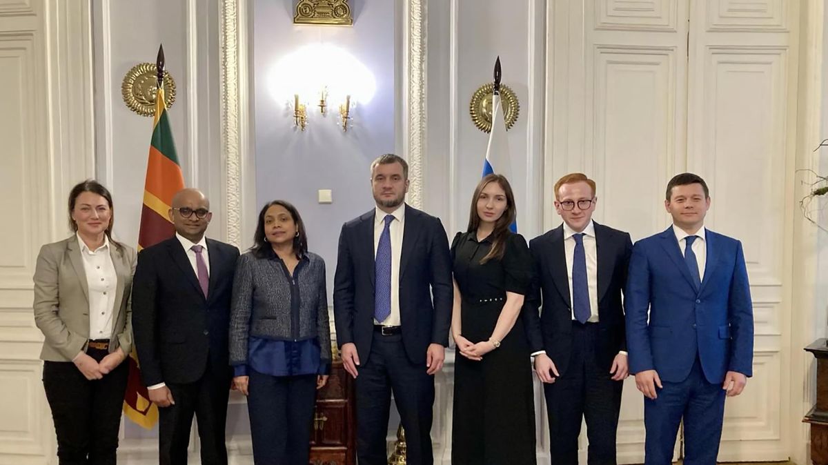Russian and Sri Lankan delegations during a meeting in Moscow