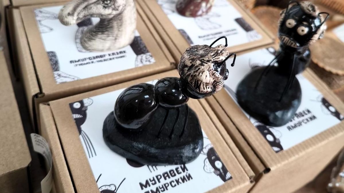 Благовещенский сувенир Муравей Амурский, явная отсылка к образу графа Николая Николаевича Муравьёва-Амурского