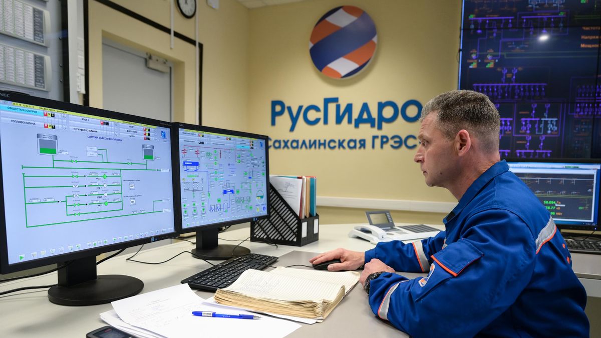 Сотрудник диспетчерского пункта ГРЭС