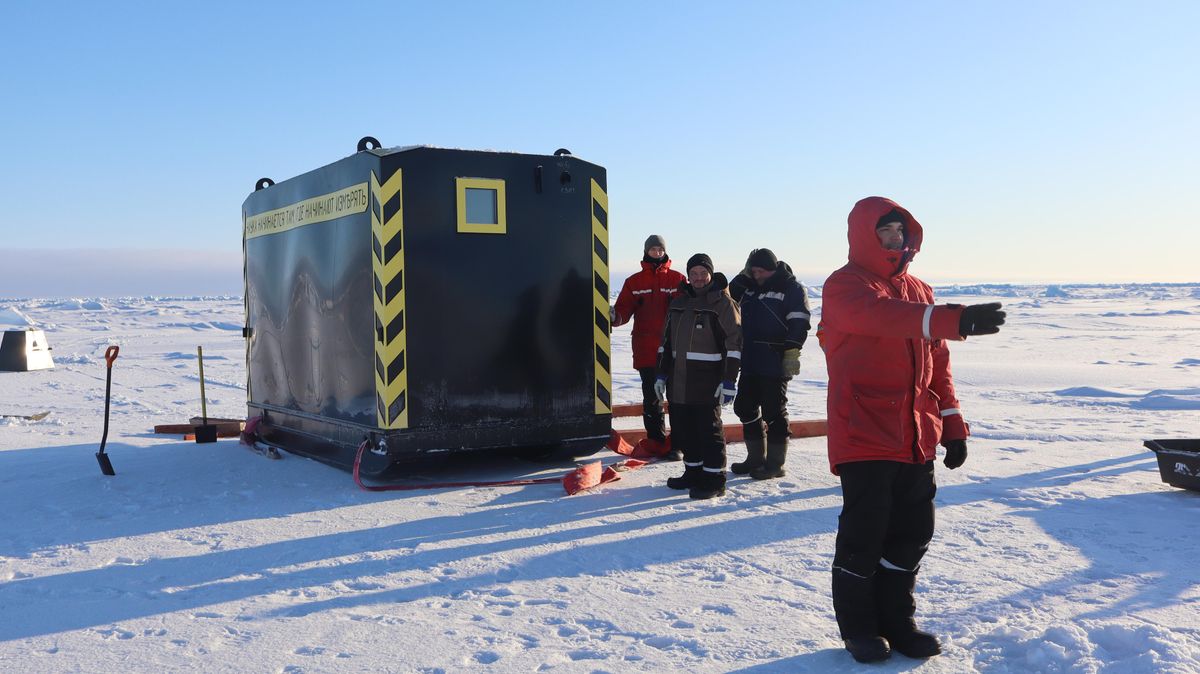 North Pole-42 drifting expedition