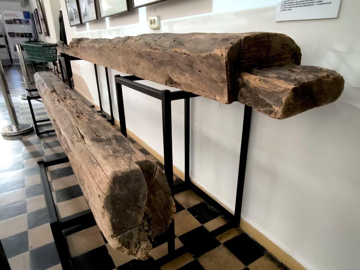 Blagoveshchensk was built on these logs. Exhibits from the Novikov-Daursky Amur Regional Museum of Local Lore