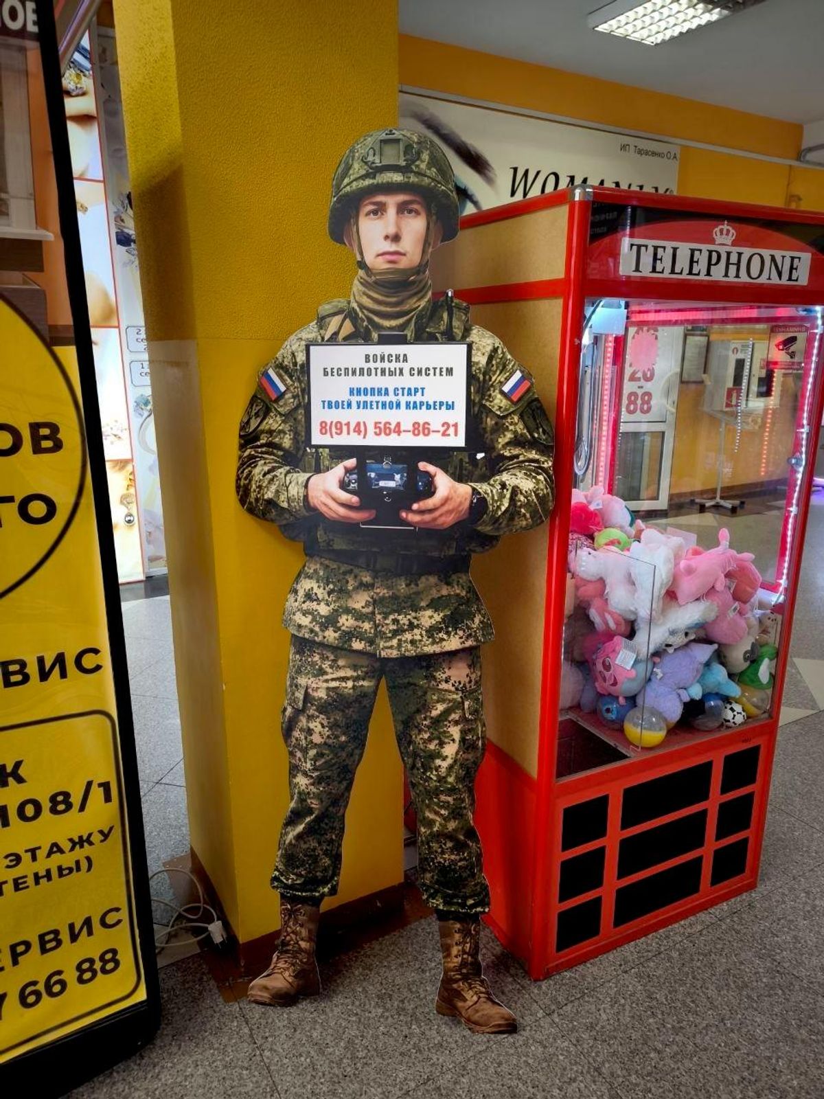 Fighters returning from the frontline had a major impact on the Amur Region’s housing market. A stand at a local trade mall in Blagoveshchensk invites people to “jump start an amazing career.”