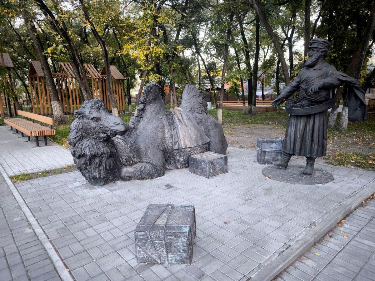 Monument to a merchant camel in the center of Blagoveshchensk