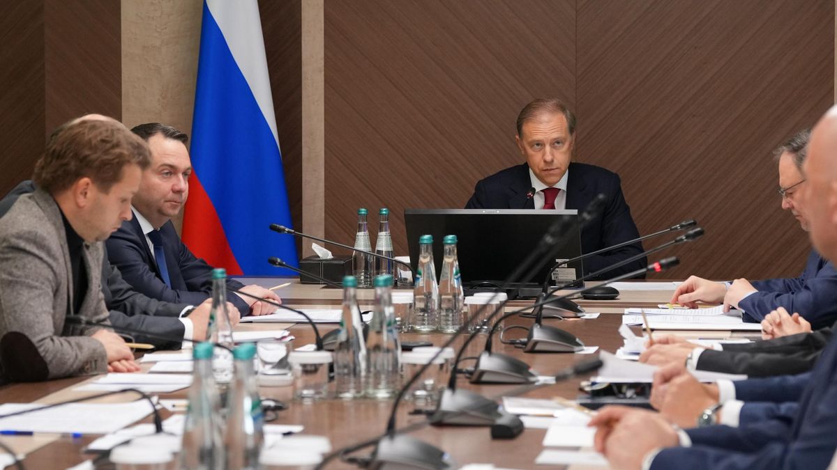 First Deputy Prime Minister Denis Manturov and Murmansk Region Governor Andrei Chibis at a meeting of the Supervisory Board of Murmansk Arctic University