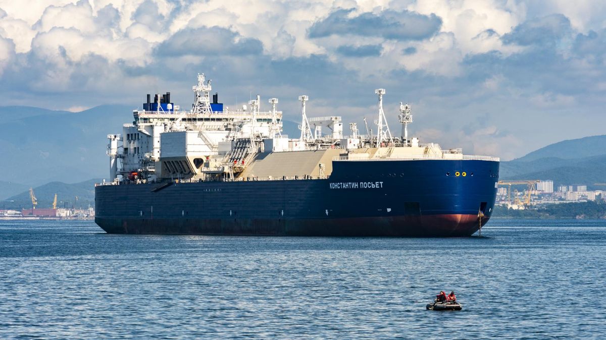 The LNG carrier Konstantin Posyet
